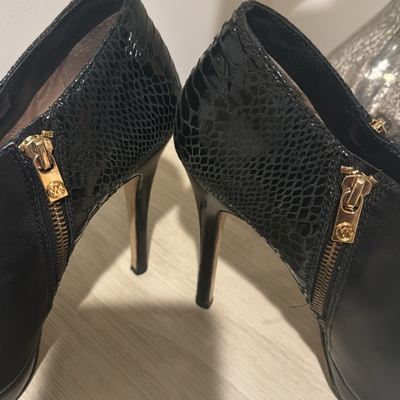 Michael Kors York booties size 10 black with black reptile on heel. Heel 5 in. - Picture 7 of 8